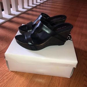 Black wedges
